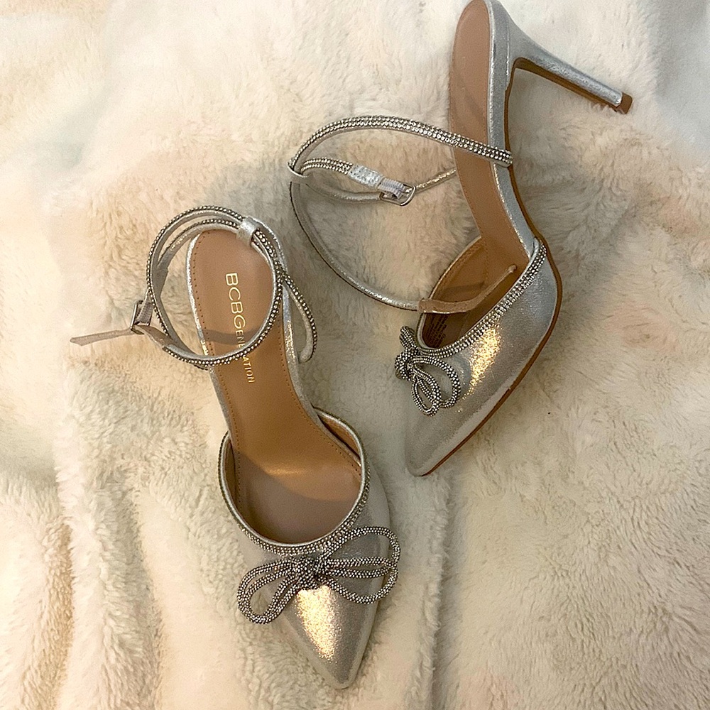 NEW BCBGENERATION Silver Pointed Toe D'orsay Ankle Strap Stiletto Heels Dumps
